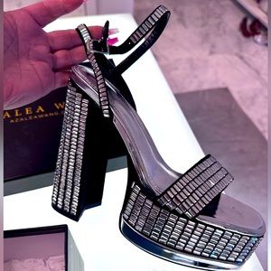 Beautiful shoes just too big for me. Brand new (never worn)